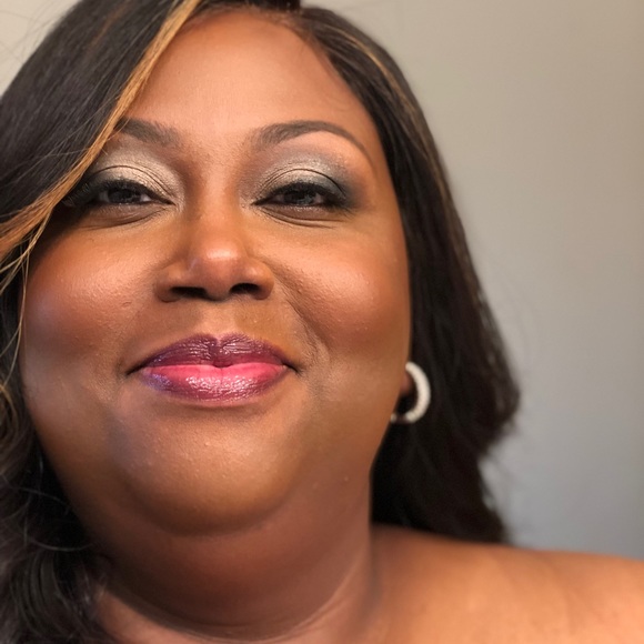 Meet your Posher, Nicole - Picture 3 of 3